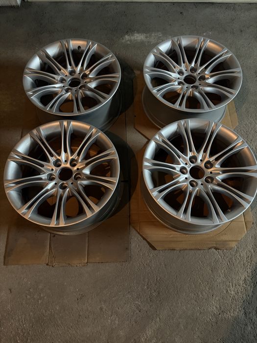 4 jantes originais BMW Style 135M raiadas de 18 polegadas (MV2)