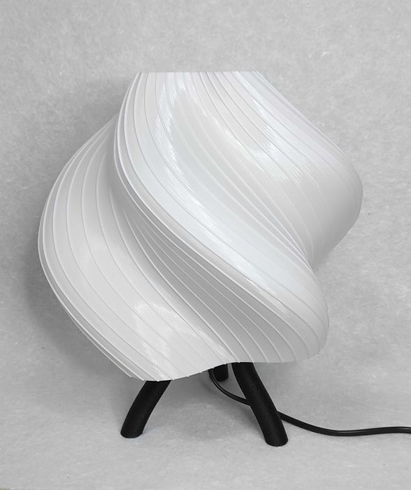 Designerska lampa stołowa
