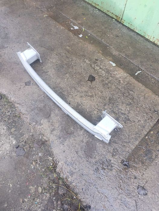 Продам задний усилитель бампер audi A4 B9