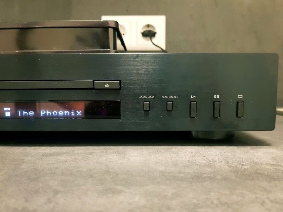 Yamaha CD-S300-CD проигыватель.