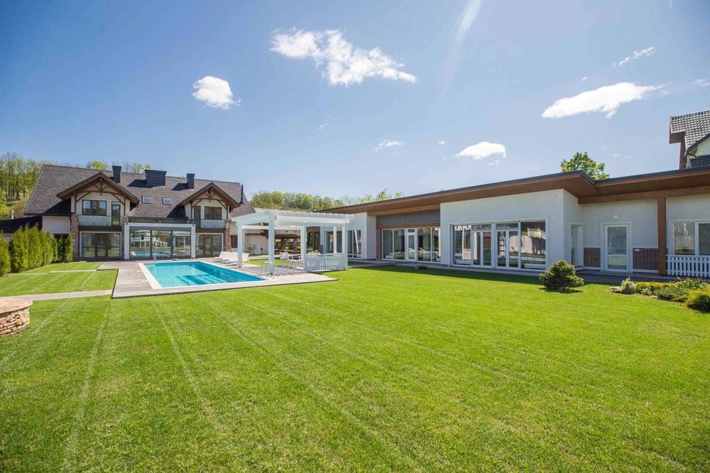 Продажа нового дома с ремонтом и бассейном  село .Лесники