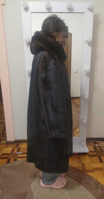 Шуба норкова довга з капюшоном б/в