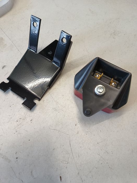 Lampa + uchwyt mocowanie lampy tył czarny Romet pony 301 motorynka