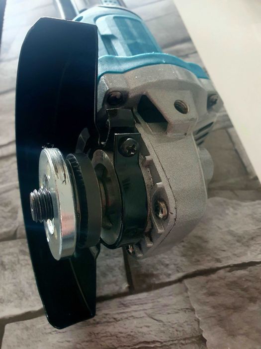 Rebarbadora com 2 baterias e 3 discos Novos.