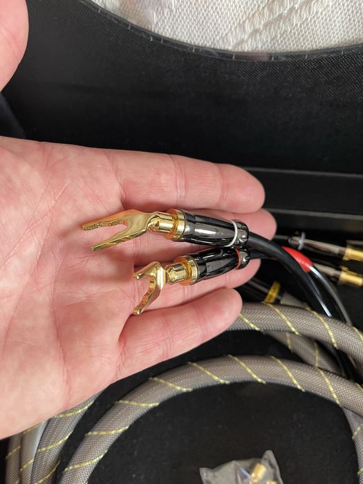 Excelentes Cabos de Coluna ( Dynavox )