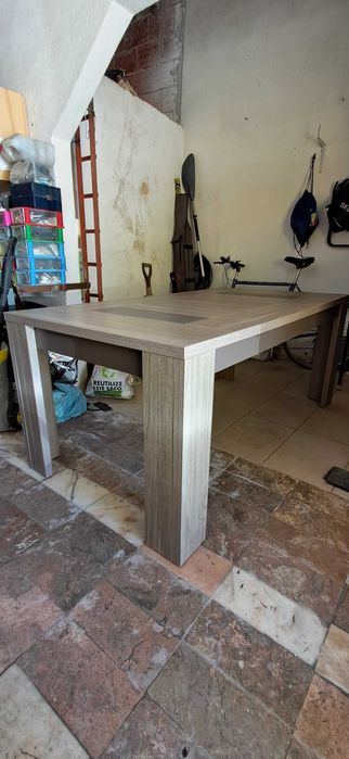 Mesa de jantar e movel de TV
