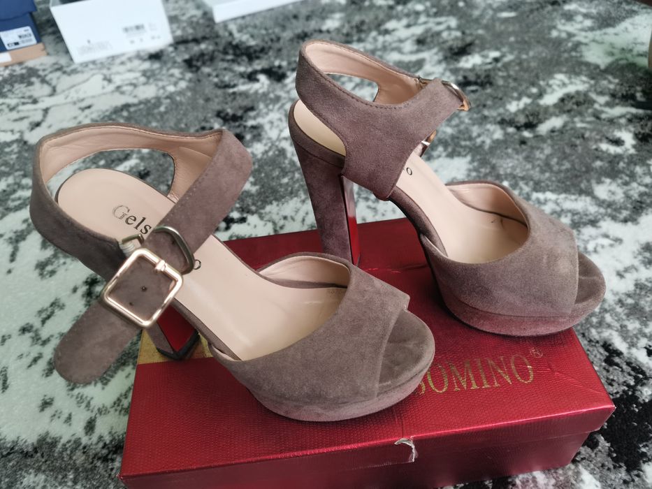 Босоніжки жіночі