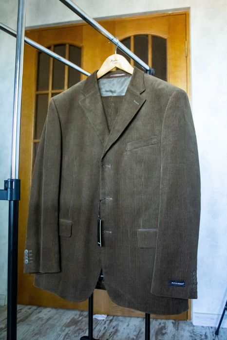 Продам вельветовый мужской костюм Alta Moda