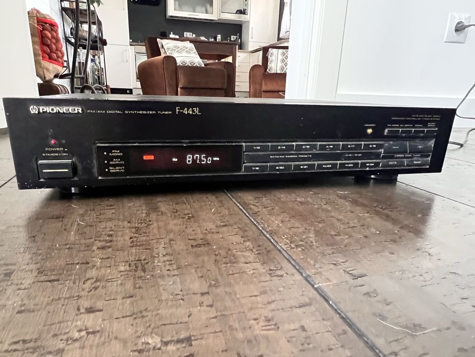 Tuner PIONEER AM/FM Digital Synthesizer.Model F-443L