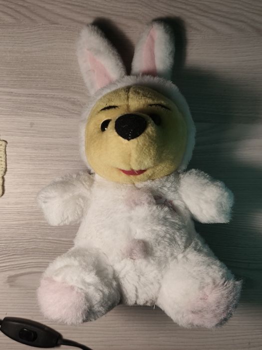 Pluszak kubuś puchatek w stroju królika