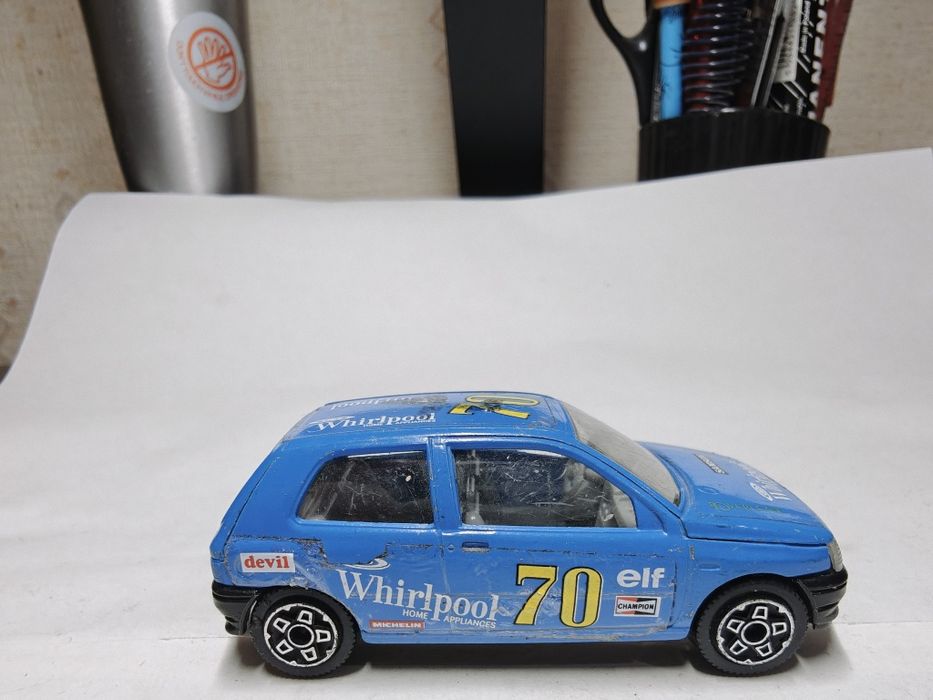 Машинка модель Renault Clio bburago 1/43 made in Italy