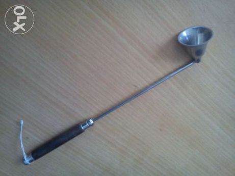 Apaga velas novo de óptimo acabamento em madeira peça com requinte