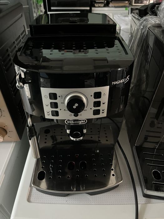 Каво машина Delonghi Ecam/ кофе машина