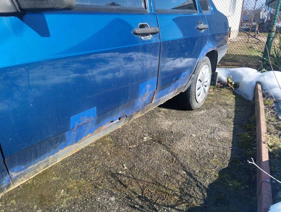 Автомобіль ваз 21099
