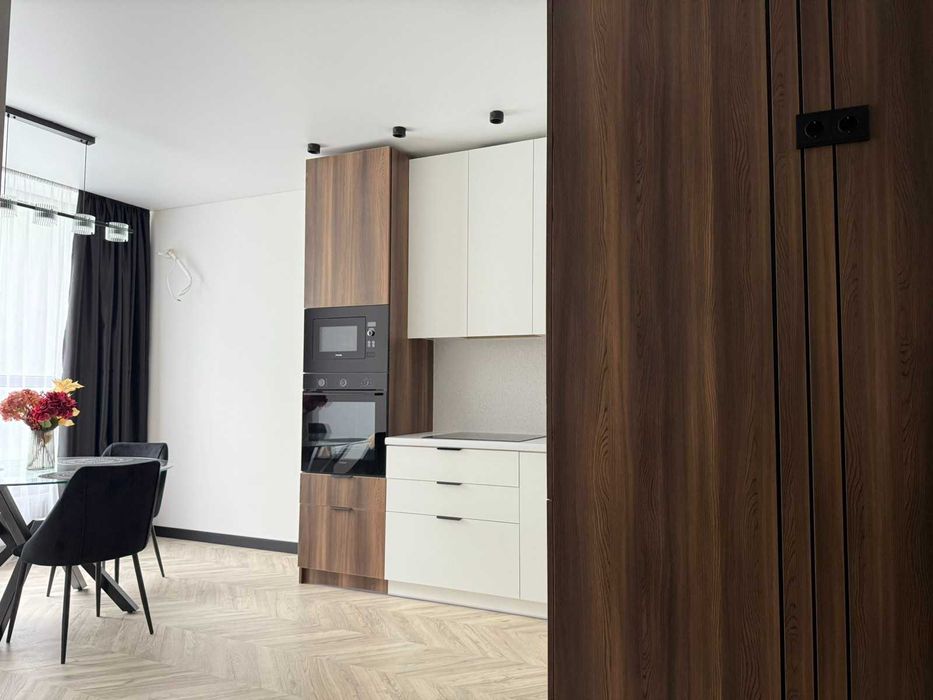 Продаю Євро 2К з новим ремонтом і технікою в Центральному парку.