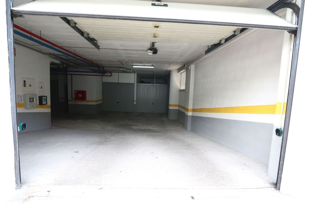 Apartamento T2 às portas de Lisboa, com varanda, vista e estacionamen