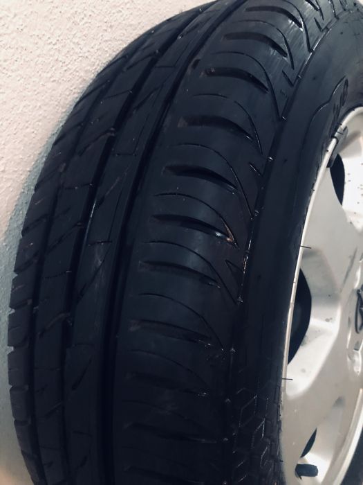 Pneu opel zafira como novo