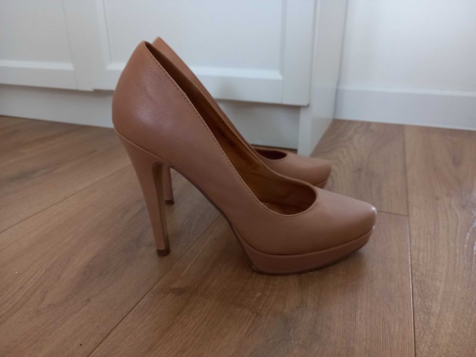 Szpilki reserved skorzane bezowe rozmiar 38