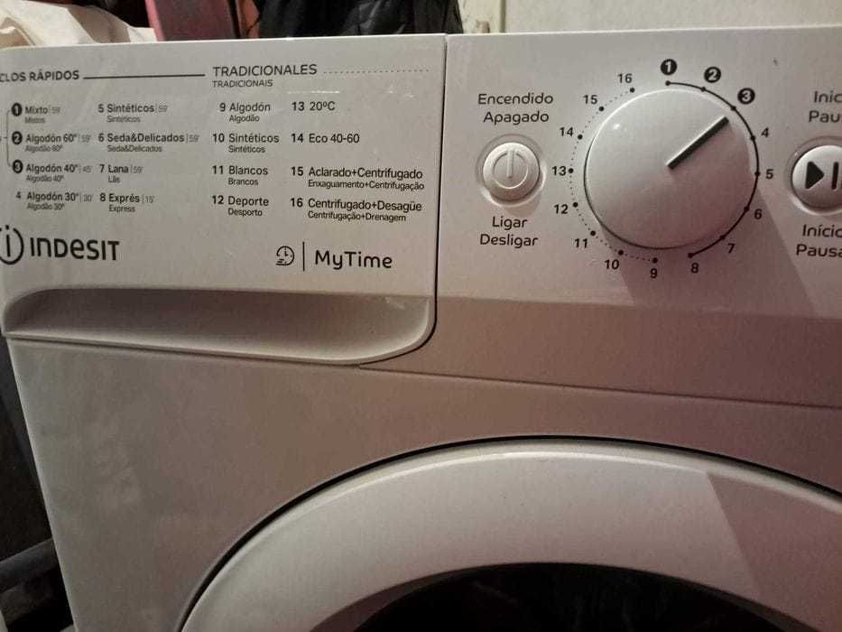 Máquina de lavar nova