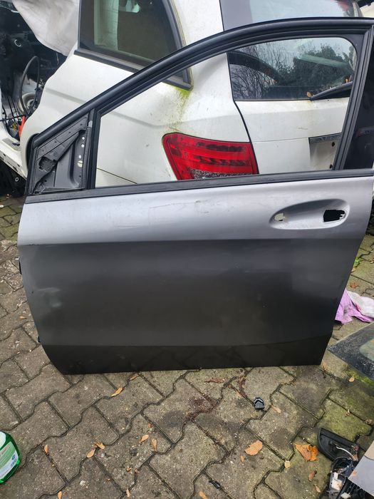 Drzwi lewe przednie Mercedes B klasa 246 demontaż