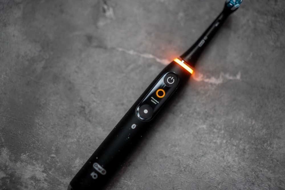 Szczoteczka elektryczna Oral-B iO Series 10 Cosmic Black