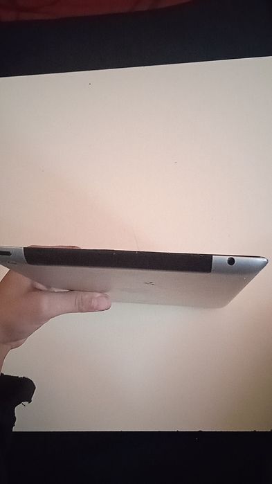 iPad with Broken Screen64551420780419123