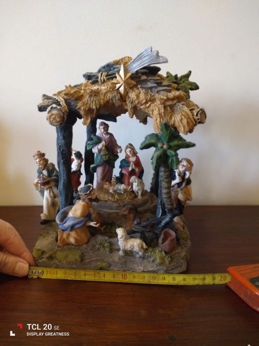 Três presépios em louça