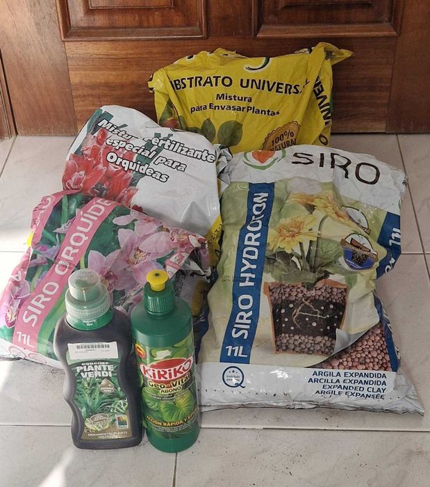 Vende Plantas verdes diversas + vasos, substrato e fertilizentes