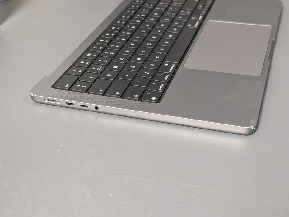 MacBook Pro 14" 2021 A2442 топкейс + акум