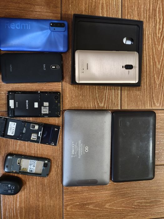 Duży zestaw elektroniki - słuchawki, telefony, tablety - 14 sztuk