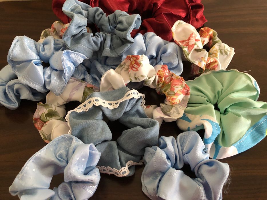 Porta-chaves e Elásticos  para cabelo , tudo feito á mão