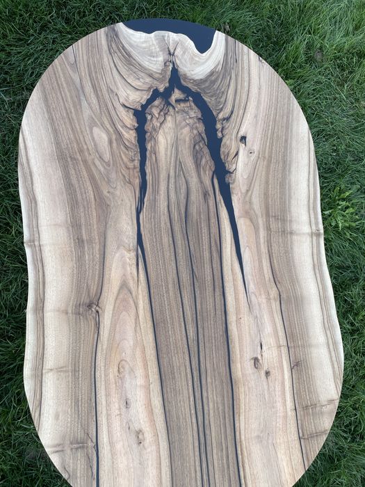 Стіл з горіха в стилі лофт з епоксидною смолою