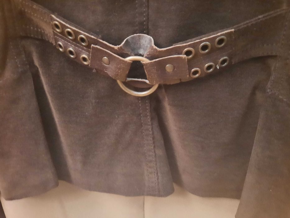 Casaco de bombazine de veludo, cintado de Alba Conde