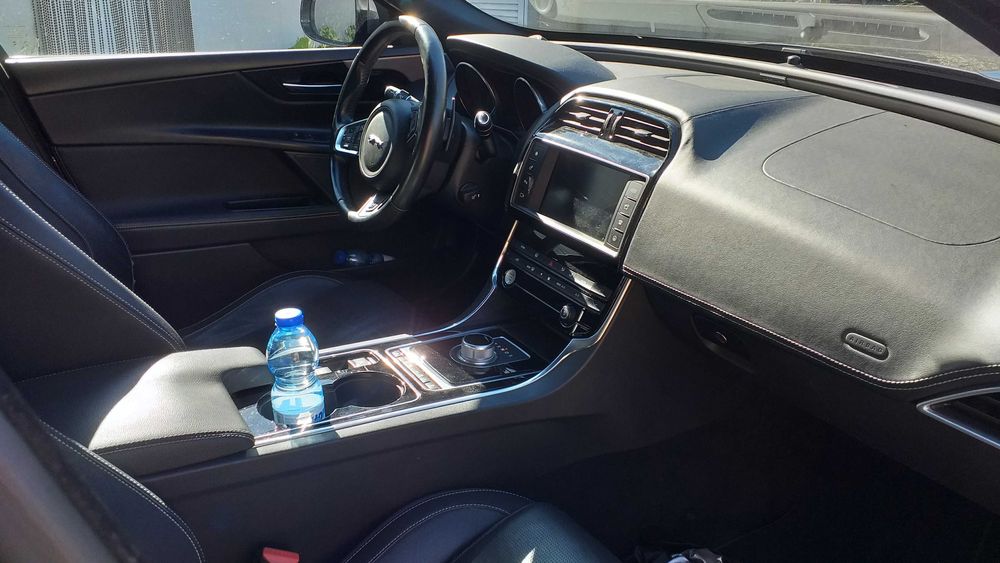Jaguar XE 2.0 D R-Sport Aut. | 2015 | 163.550 km | 12.800€