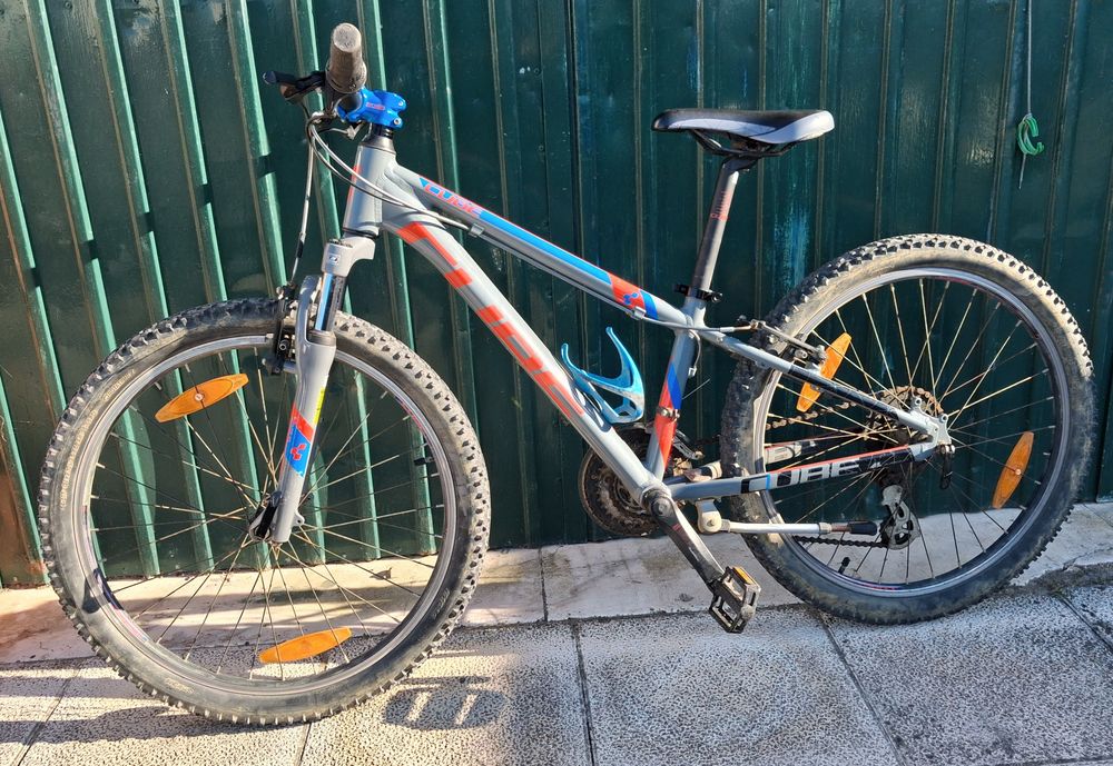 Bicicleta Cube 24" aceito retoma