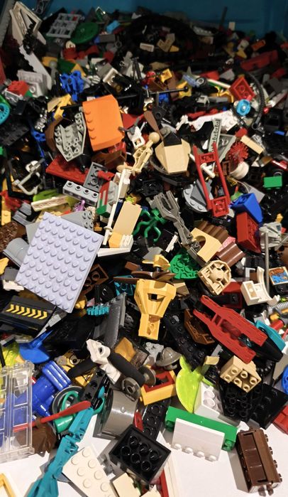 klocki LEGO z figurkami mix luzem 4 kg