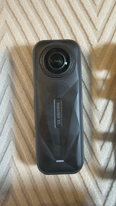 Camera Insta 360 X5