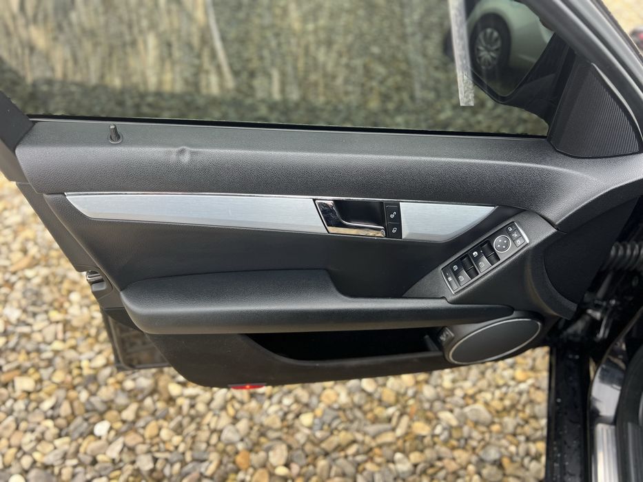 Дуже гарний стан , всі деталі по телефону