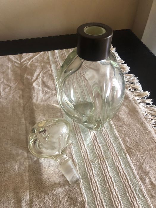 Frasco em vidro soprado com rolha (tampa) lapidada