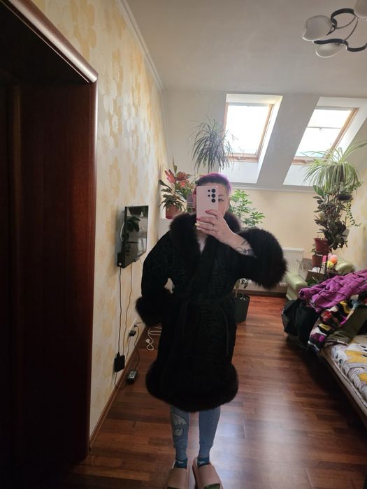 Дуже гарна шубка каракуль песець