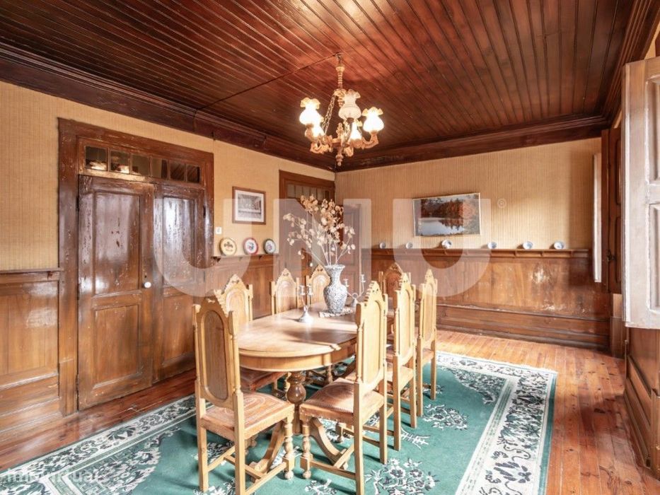 Prédio com Dois Edifícios Independentes no Tortosendo - Elevado Pot...