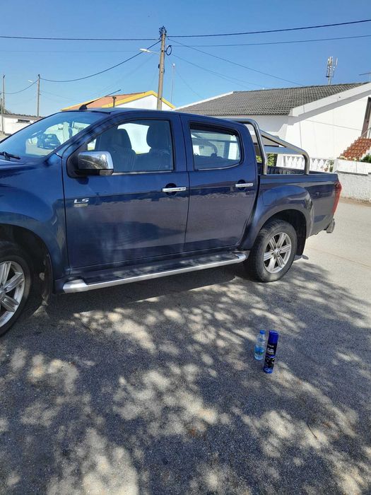 Carrinha 4x4 ISUZU D-MAX