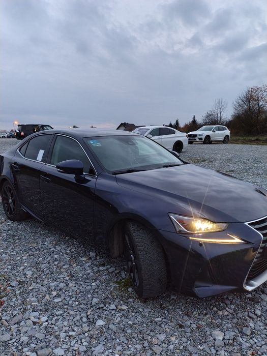 Автомобіль Lexus IS 300h Hybrid 2018