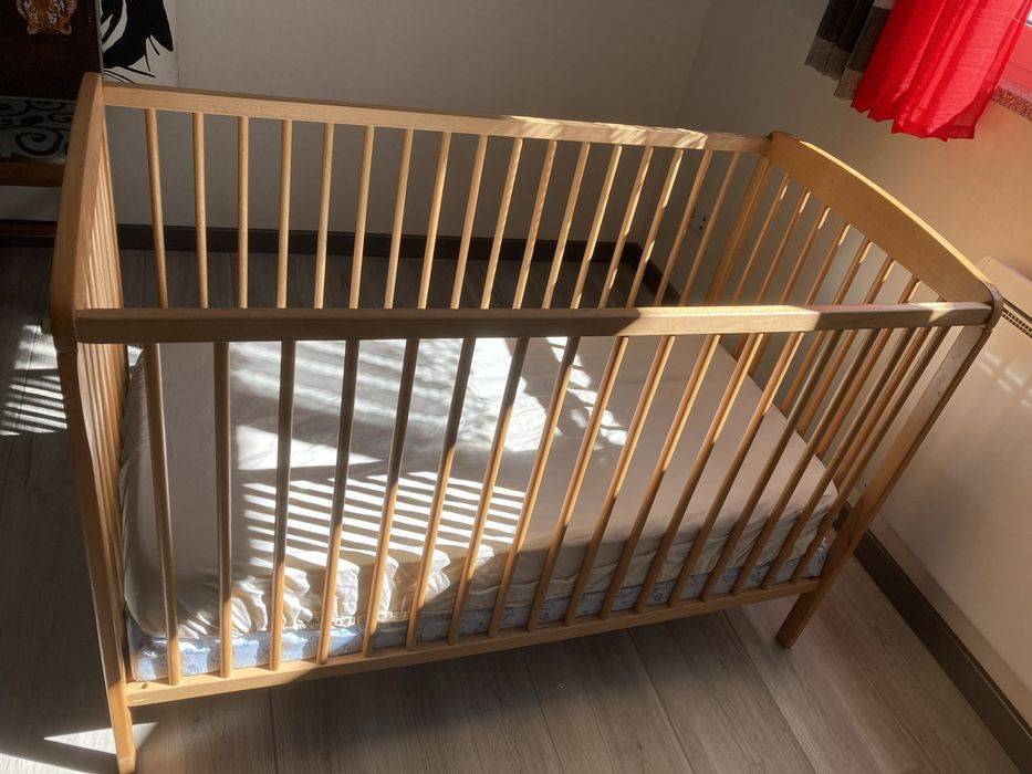 Cama de criança em madeira