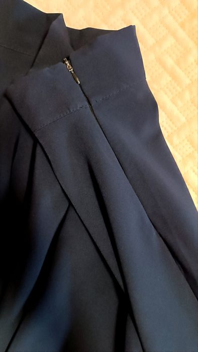 Красивая темно синяя юбка