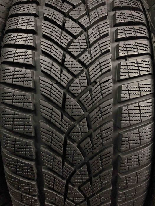 255/45/18+235/50/18 R18 Goodyear Ultra Grip Perfomance 4шт зима