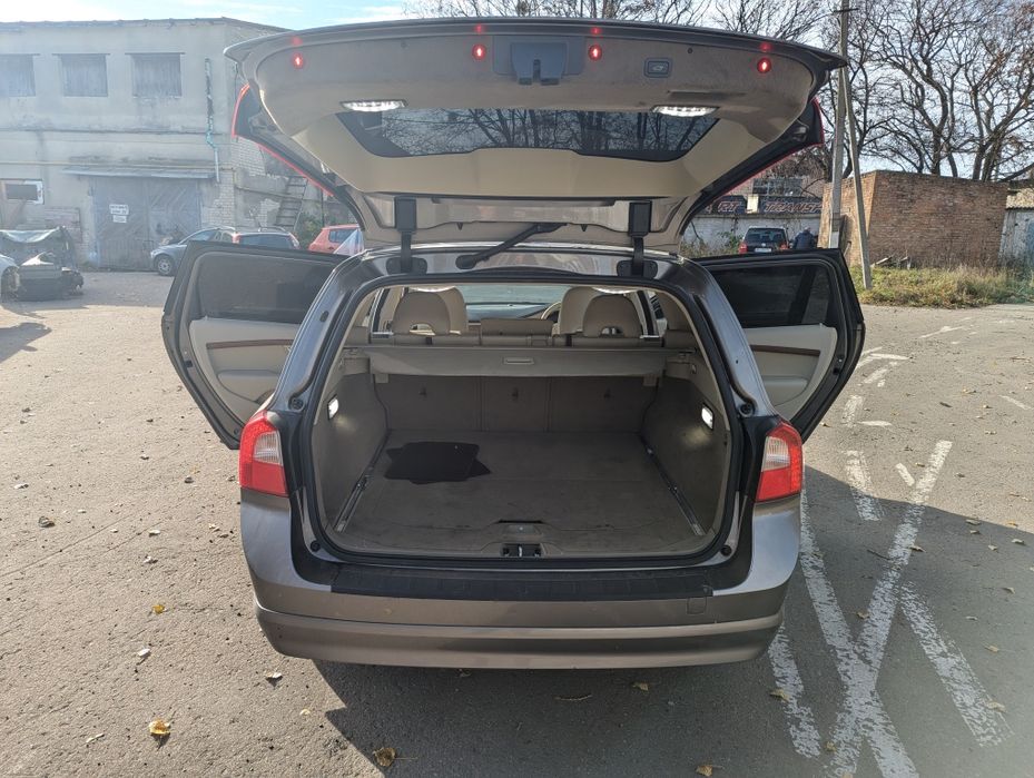 Розбираємо Volvo шрот V70 S80 XC70 P3 2 4d5 2 0b запчастини 2008 2016р