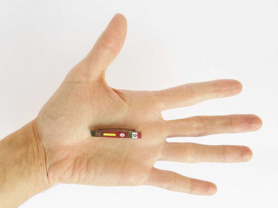 Raro antigo pin alfinete com as 4 bandeiras regimes fascistas