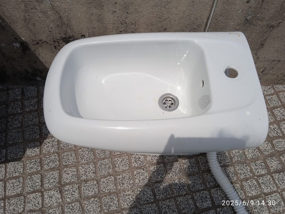 Loiça de casa de banho para desocupar