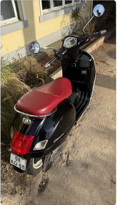 PIAGGIO _ Vespa GTS 250_excelente estado_MOTIVO: Mudança de País.